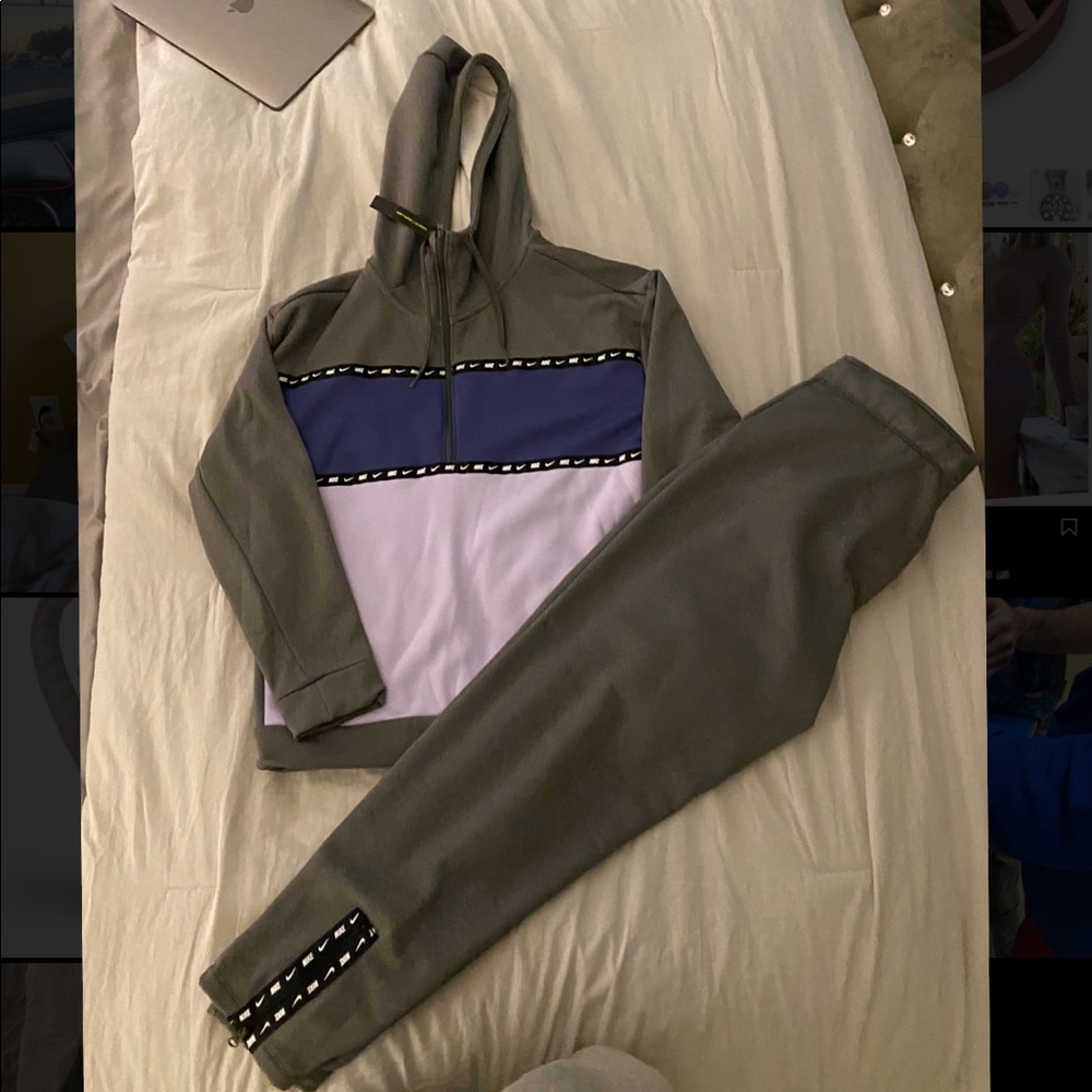 Super cute Nike sweatsuit